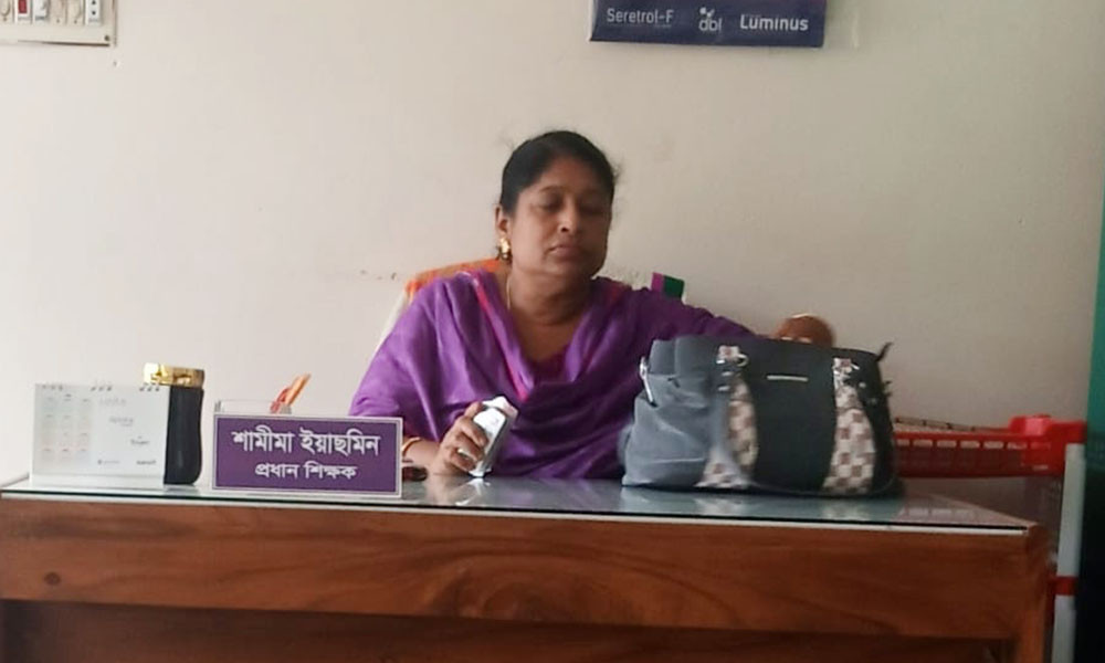 শেখ মুজিবের ছবি সরাতে না চাওয়া সেই প্রধান শিক্ষিকা বরখাস্ত