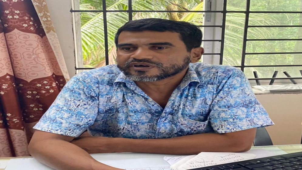 ৯৯৫ টাকার দাখিলায় ১০ হাজার টাকা নেওয়ার অভিযোগ