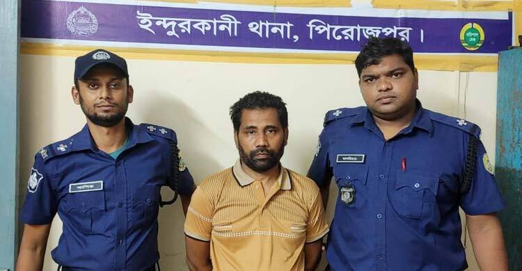 সাঈদীর রায়ে মিষ্টি বিতরণকারী আ’লীগ নেতাকে মিষ্টি খাইয়ে গণপিটুনি