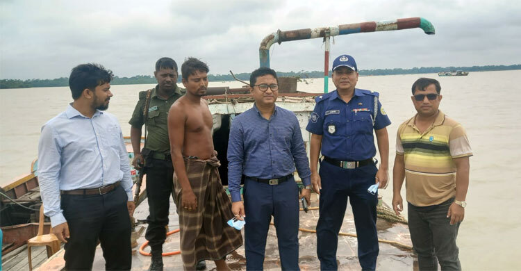 ইন্দুরকানীতে অবৈধ বালু উত্তোলনের দায়ে আটক ৭, জরিমানা ৩ লাখ
