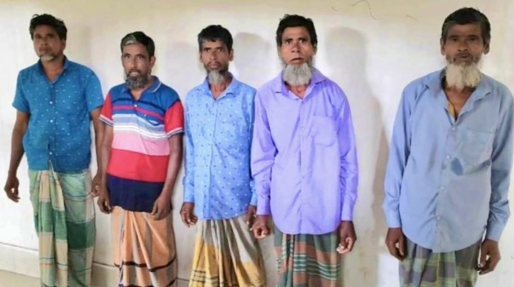 দুই যুগ পর বাউফলে ধরা খেলেন অস্ত্র মামলার পাঁচ পলাতক আসামি