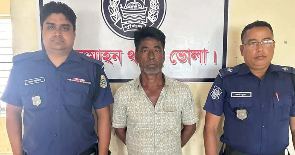 লালমোহনে ভারতীয় নাগরিক আটক