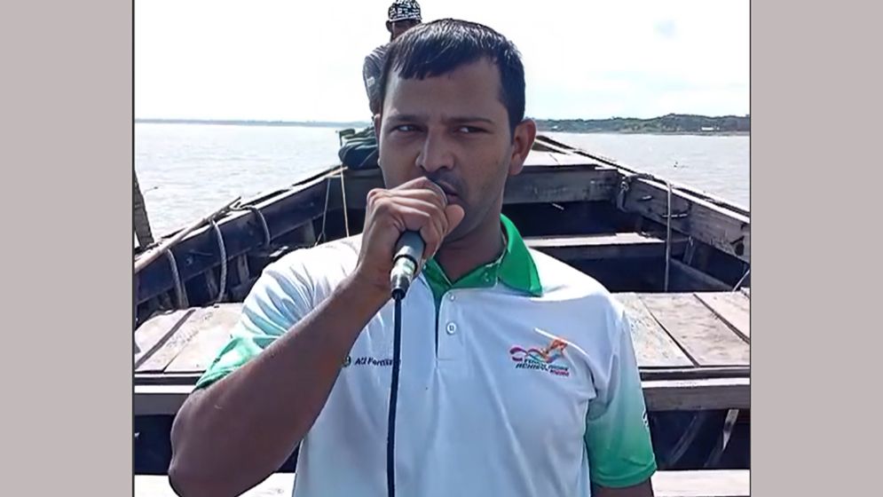 লঞ্চ থেকে ঝাঁপ দেওয়া খলিলের খোঁজে মেঘনায় স্বজনরা