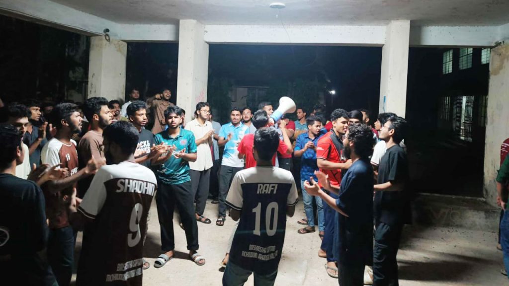 কম্বাইন্ড ডিগ্রির দাবিতে পবিপ্রবি বরিশাল ক্যাম্পাসে ‘কমপ্লিট শাটডাউন’