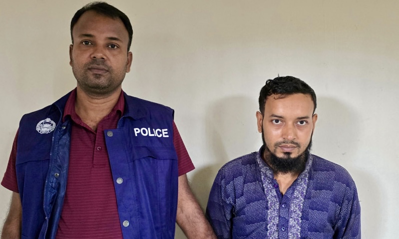 বাউফলে পান-সুপারির দোকান থেকে ইয়াবাসহ যুবক গ্রেপ্তার