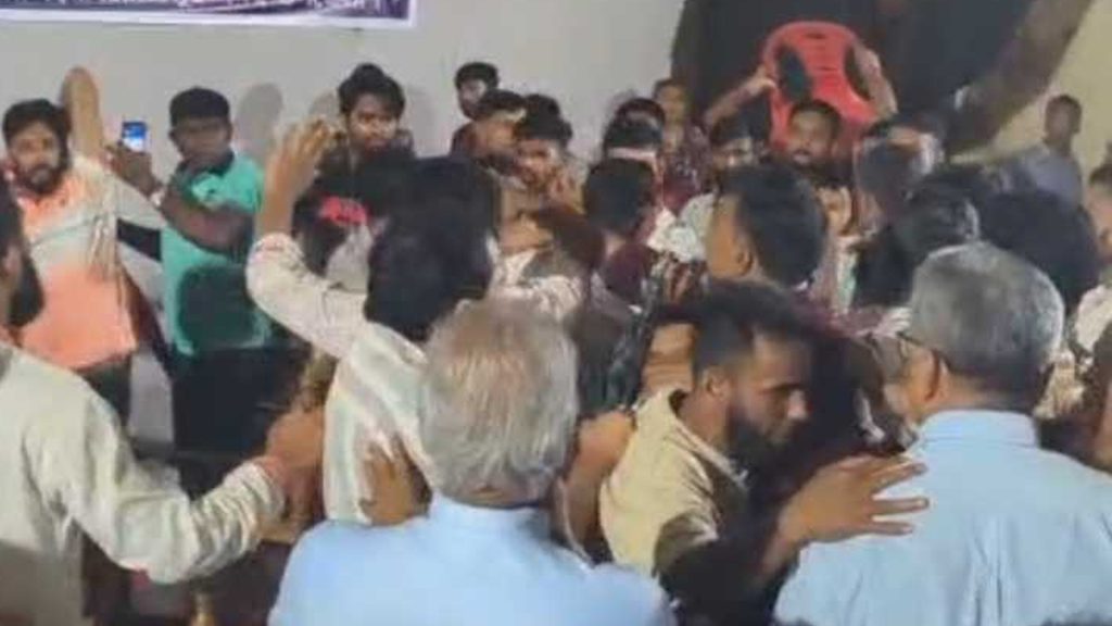 পিরোজপুর বিএনপির কাউন্সিলে ভোট গণনার সময় ব্যালট ছিনতাই, ফল স্থগিত