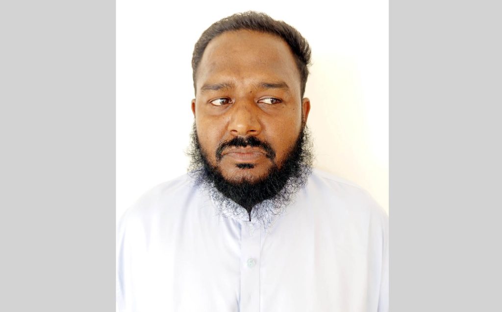 পাখির খাবার বিক্রির আড়ালে মাদক ব্যবসা, ২ কেজি গাঁজাসহ যুবক আটক