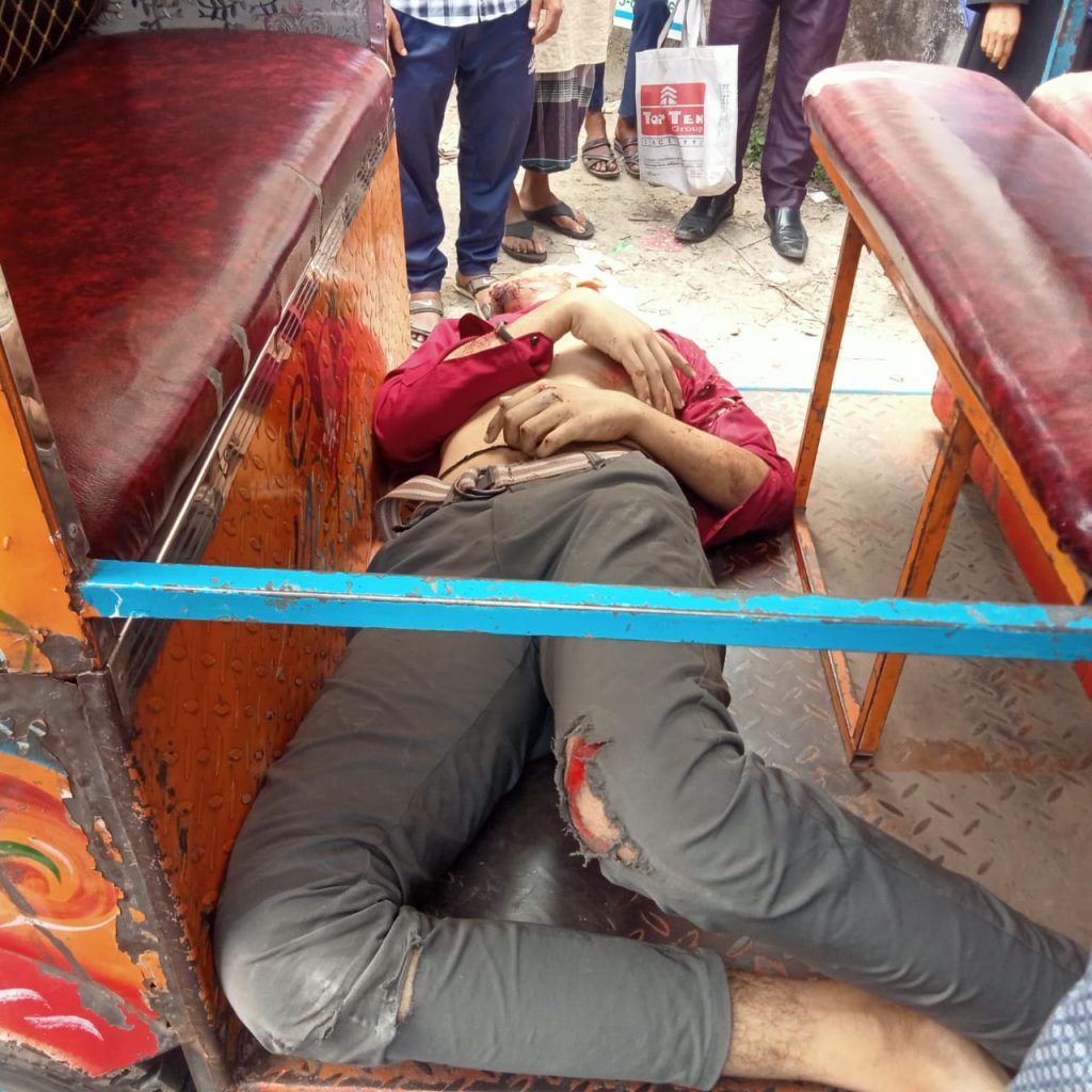 উজিরপুরে অজ্ঞাত বাসচাপায় এসএসসি পরীক্ষার্থী নিহত