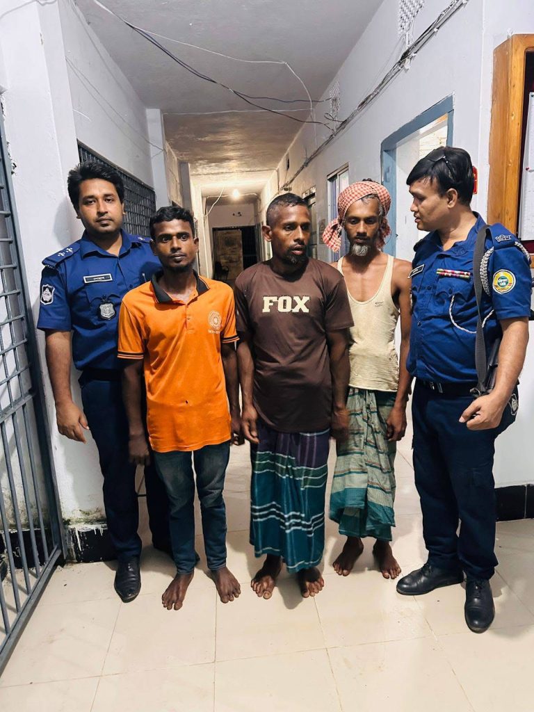 রাজাপুরে মা ইলিশ ধরায় ৩ জেলের কারাদণ্ড