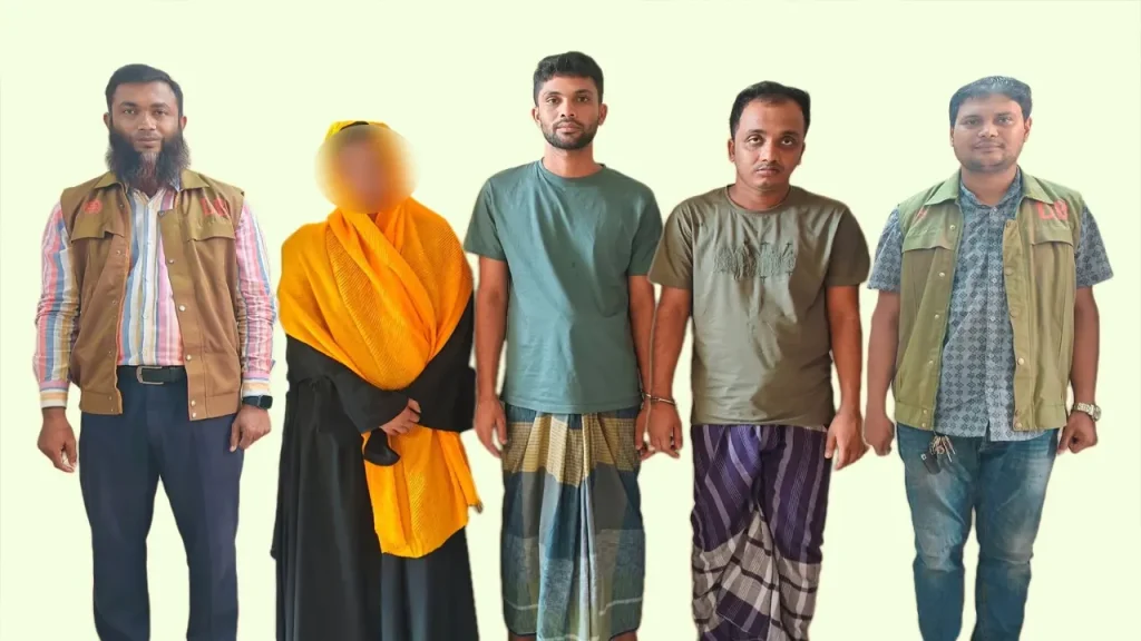 আমতলীতে বিকাশ প্রতারক চক্রের ৩ সদস্য গ্রেপ্তার