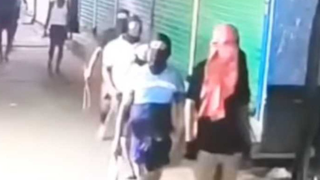 নেছারাবাদে গভীর রাতে বাজারে ডাকাতদলের হানা নেছারাবাদে গভীর রাতে বাজারে ডাকাতদলের হানা