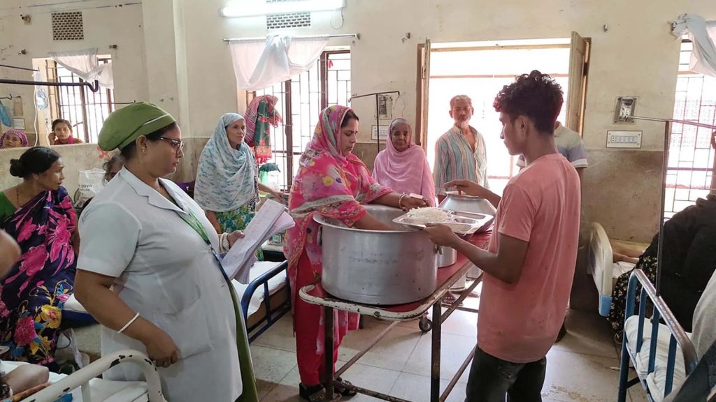 পিরোজপুর জেলা হাসপাতালে নিম্নমানের খাবার, পরিমাণেও কম