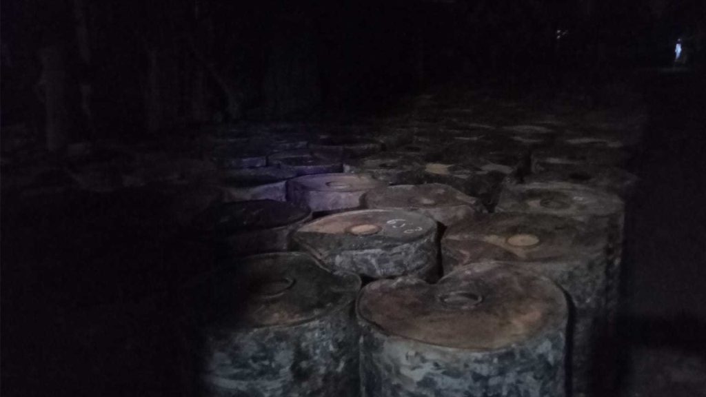 নেছারাবাদে সাবেক কাউন্সিলরের প্রতিষ্ঠান থেকে চোরাই ২১৫ ড্রাম বিটুমিন উদ্ধার নেছারাবাদে সাবেক কাউন্সিলরের প্রতিষ্ঠান থেকে চোরাই ২১৫ ড্রাম বিটুমিন উদ্ধার