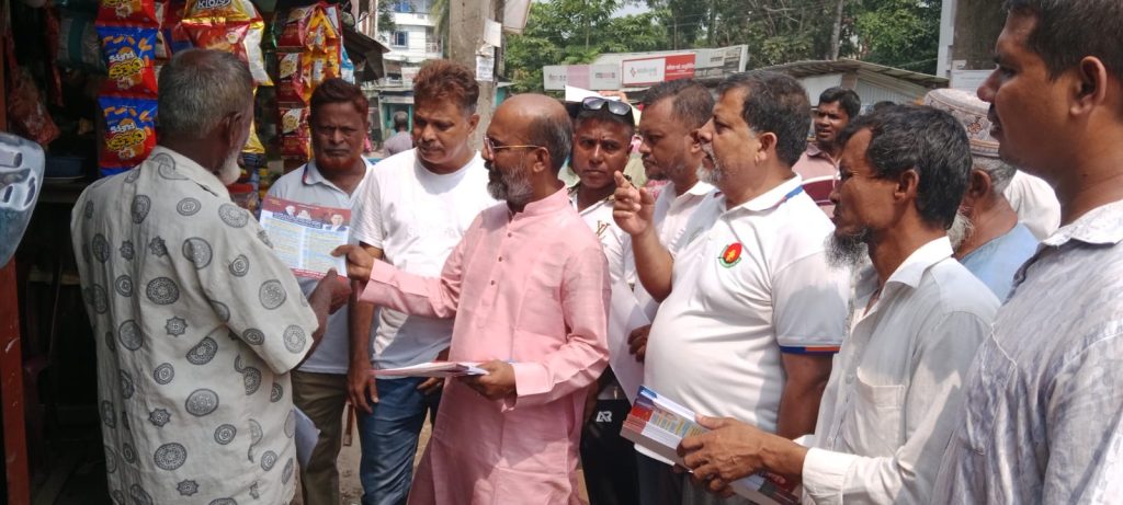 বানারীপাড়ায় লায়ন আকতার হোসেন সেন্টুর ৩১ দফার লিফলেট বিতরণ ও ধানের শীষে ভোট প্রার্থণা