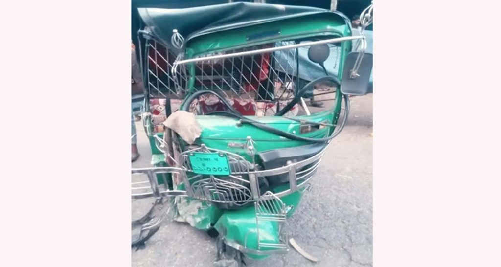 লালমোহনে  সিএনজি-ট্রাকের মুখোমুখি সংঘর্ষে নিহত ১, আহত ৪