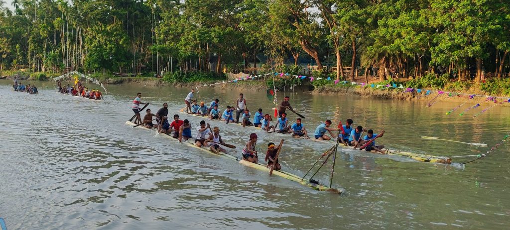 ঝালকাঠির কাঠালিয়ায় ভেলা বাইচ প্রতিযোগিতা অনুষ্ঠিত