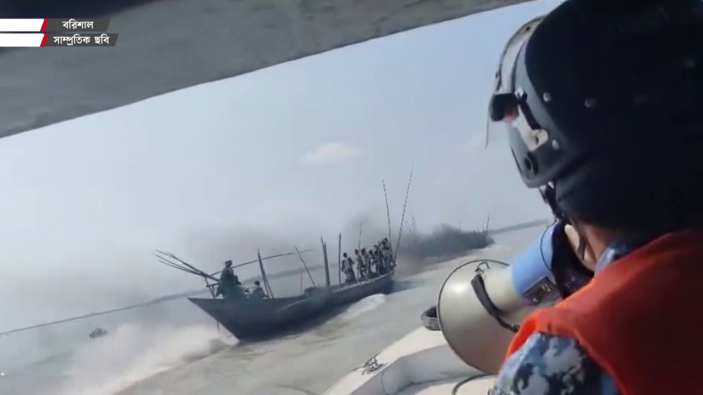 নদীতেই রণক্ষেত্র, বরিশালে মা ইলিশ সংরক্ষণ অভিযানে অর্ধশত সংঘর্ষ