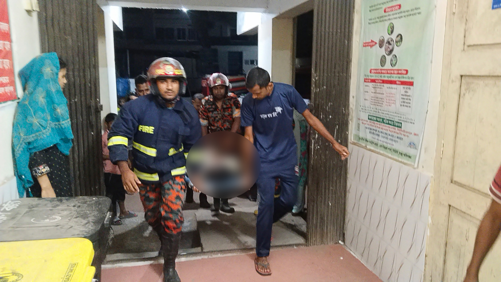 ঝালকাঠিতে চাকা ফেটে টমটম উল্টে দেয়ালে ধাক্কা, চালক নিহত, আহত ৬