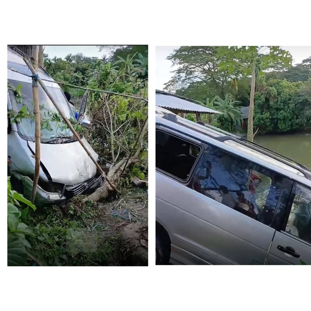 চায়ের দোকান ভেঙে খাদে পড়ল মাইক্রোবাস