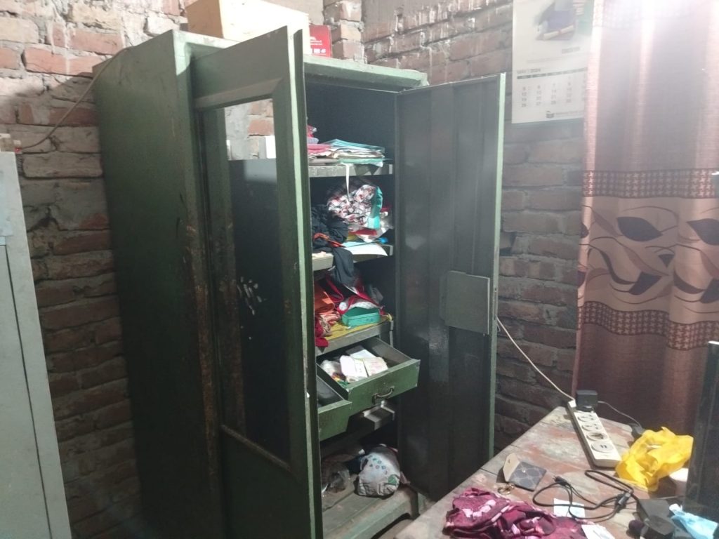 বাবুগঞ্জে গভীর রাতে বসতঘরে চুরি, শিক্ষিকার ঘর থেকে নগদ টাকা-স্বর্ণালংকার লুট