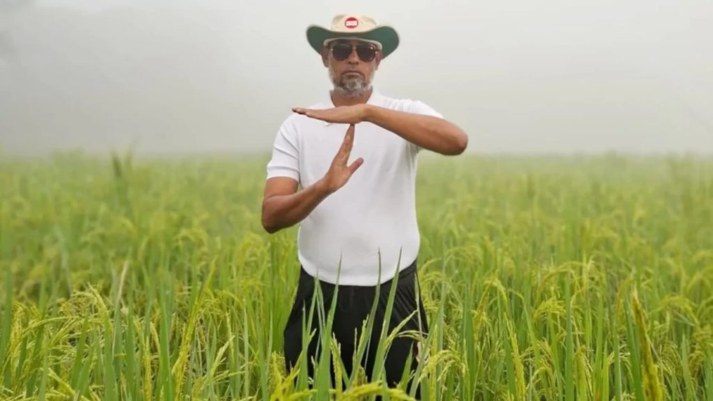 মনোনয়নবঞ্চিত বিএনপি নেতা অভিমানে ধানক্ষেতে গিয়ে দেখালেন ‘রিভিউ’