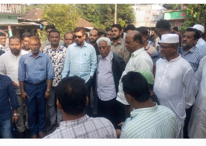 বানারীপাড়ায় অগ্নিকান্ডে ভস্মিভূত “দু”টি বসতবাড়ী পরিদর্শন করলেন  এস সরফুদ্দিন সান্টু