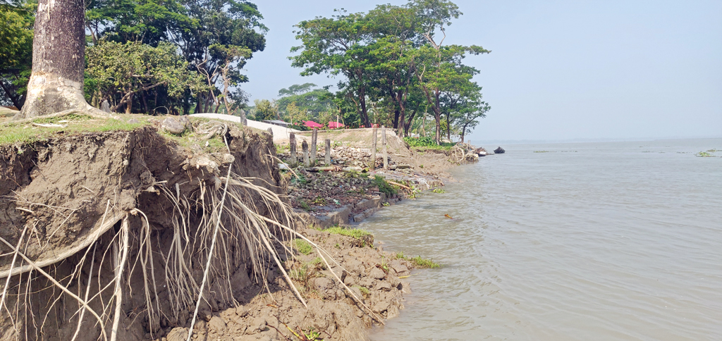 সিডরের ১৮ বছর: উপকূলবাসী এখনো ভুগছে সিডরের ১৮ বছর: উপকূলবাসী এখনো ভুগছে