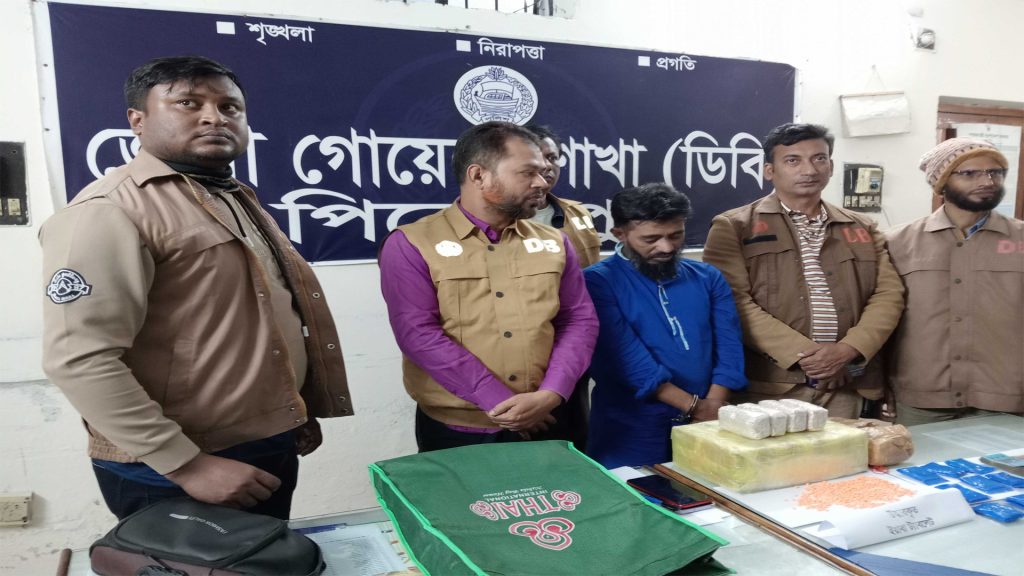 পিরোজপুরে ৬০ হাজার ইয়াবাসহ যুবক আটক পিরোজপুরে ৬০ হাজার ইয়াবাসহ যুবক আটক