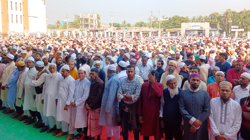 তোফায়েল আহমেদের স্ত্রীর দাফন সম্পন্ন, জানাজায় হাজারো মানুষ তোফায়েল আহমেদের স্ত্রীর দাফন সম্পন্ন, জানাজায় হাজারো মানুষ
