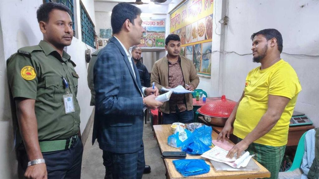 বাউফলে নকল স্টাম্পে জাল দলিল তৈরির দায়ে যুবকের কারাদণ্ড বাউফলে নকল স্টাম্পে জাল দলিল তৈরির দায়ে যুবকের কারাদণ্ড