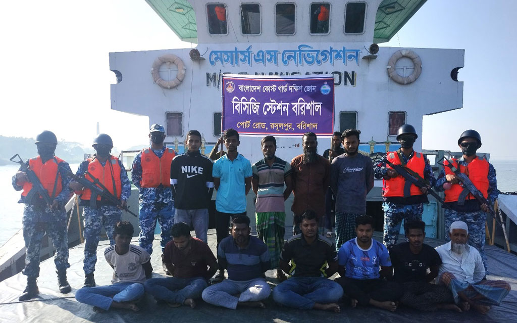 বরিশালে ১১০০ টন চোরাই কয়লা জব্দ, লাইটার ভেসেলসহ আটক ১২ বরিশালে ১১০০ টন চোরাই কয়লা জব্দ, লাইটার ভেসেলসহ আটক ১২