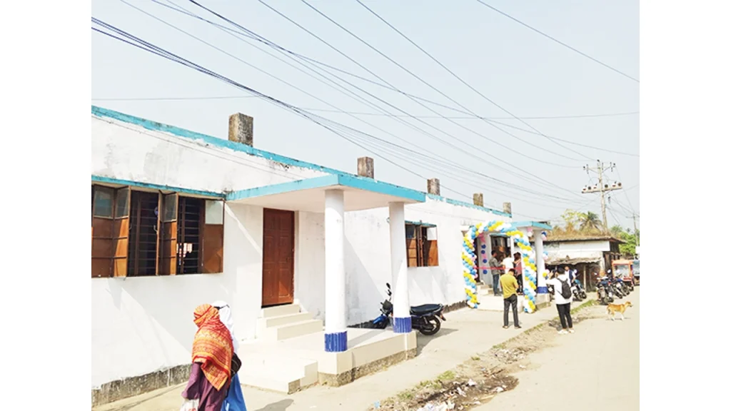 দুই যুগ পর প্রাণ ফিরেছে বাউফলের পাবলিক লাইব্রেরির