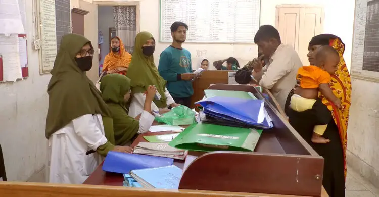 ভোলার লালমোহন স্বাস্থ্য কমপ্লেক্সে: ২ মাস বেতন বন্ধ, ভোগান্তিতে ডাক্তার-নার্সরা