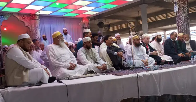 ভক্তদের ছারছিনার পীর: হুজুগে বাঙাল হবেন না, যথাসময়ে আমাদের নির্দেশনা পৌঁছে যাবে ভক্তদের ছারছিনার পীর: হুজুগে বাঙাল হবেন না, যথাসময়ে আমাদের নির্দেশনা পৌঁছে যাবে