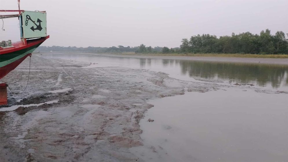 নাব্যতা হারাচ্ছে দক্ষিণাঞ্চলের নদনদী, বিড়ম্বনার শেষ হবে কবে? নাব্যতা হারাচ্ছে দক্ষিণাঞ্চলের নদনদী, বিড়ম্বনার শেষ হবে কবে?