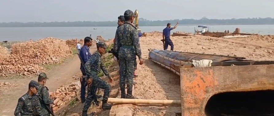ঝালকাঠির কাঠালিয়ায় ৫টি অবৈধ ইটভাটায় গুঁড়িয়ে দিলেন নির্বাহী ম্যাজিস্ট্রেট ঝালকাঠির কাঠালিয়ায় ৫টি অবৈধ ইটভাটায় গুঁড়িয়ে দিলেন নির্বাহী ম্যাজিস্ট্রেট