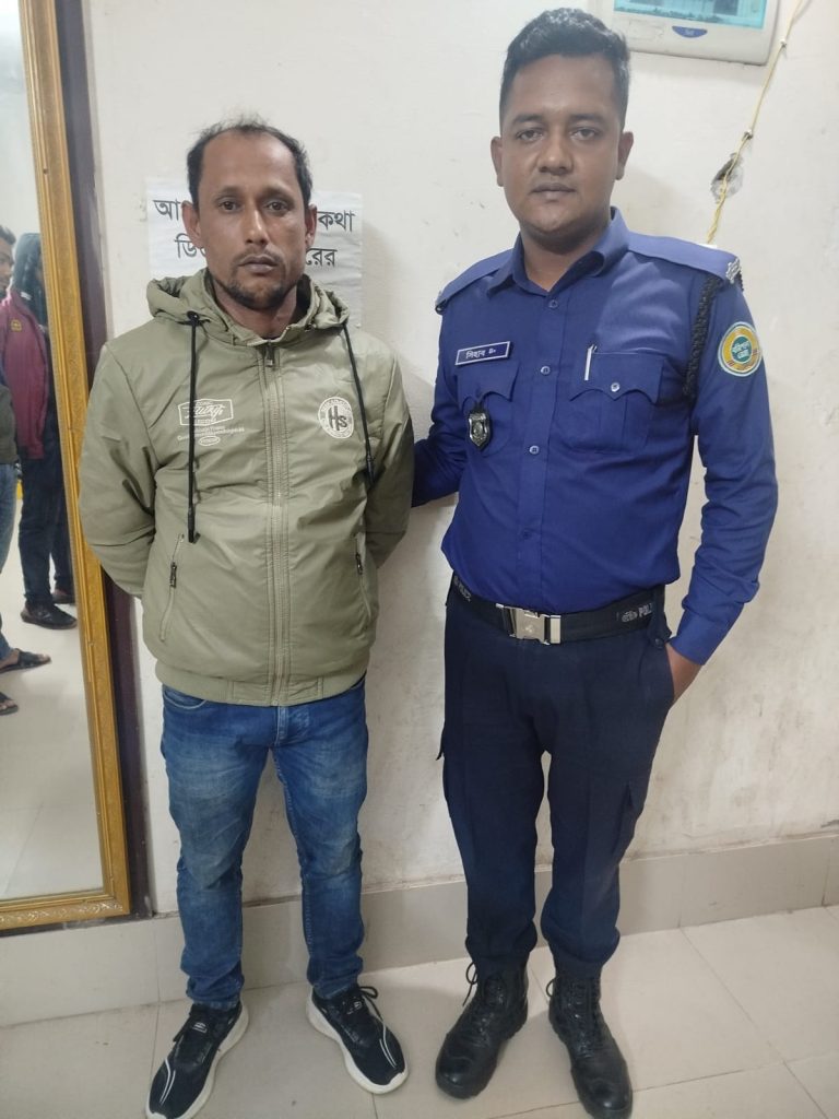 বাউফলে হত্যা মামলার আসামি উজ্জ্বল গ্রেফতার