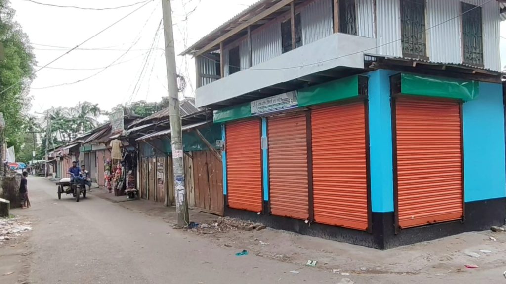 বাউফলে খাস জমিতে অবৈধ স্থাপনা নির্মাণ করে বাণিজ্য