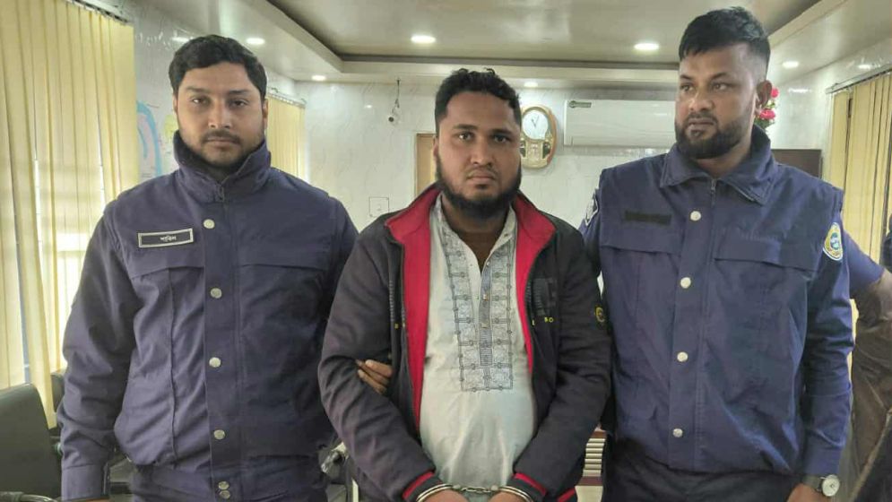 বোরহানউদ্দিনে ৯৫০ পিস ইয়াবাসহ মাদক পাচারকারী আটক