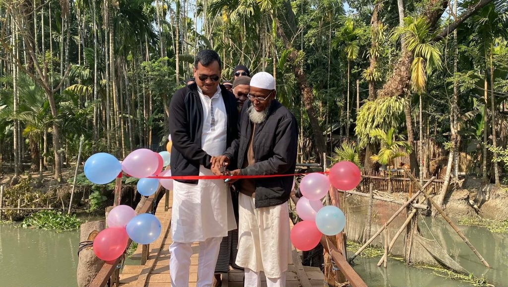 স্বেচ্ছাশ্রমে দুটি ব্রিজ নির্মাণ করলেন প্রবাসী যুবদল নেতা