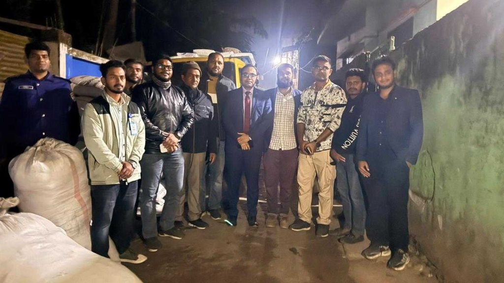 বরিশালে বিপুল পরিমাণ নিষিদ্ধ পলিথিন ও কাঁচামাল জব্দ