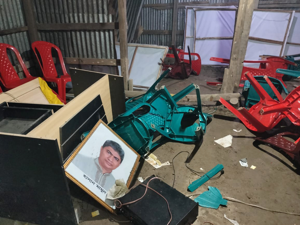 দশমিনায় নুর-মামুনের সমর্থকদের মধ্যে সংঘর্ষ, নির্বাচনী অফিস ভাঙচুর