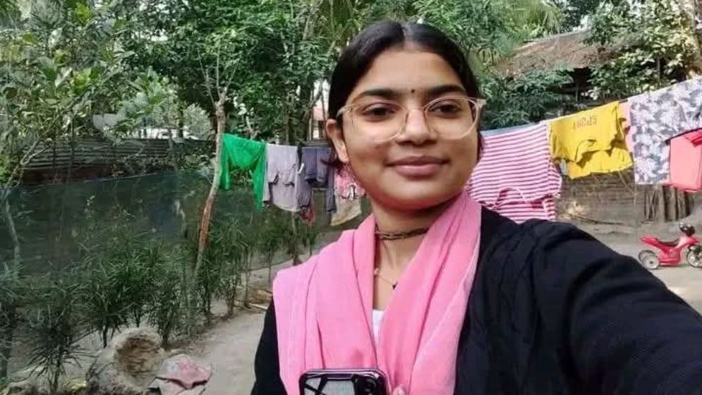 মুলাদীতে মোবাইল রেখে পড়তে বলায় স্কুলছাত্রীর আত্মহত্যা, দাবি পরিবারের