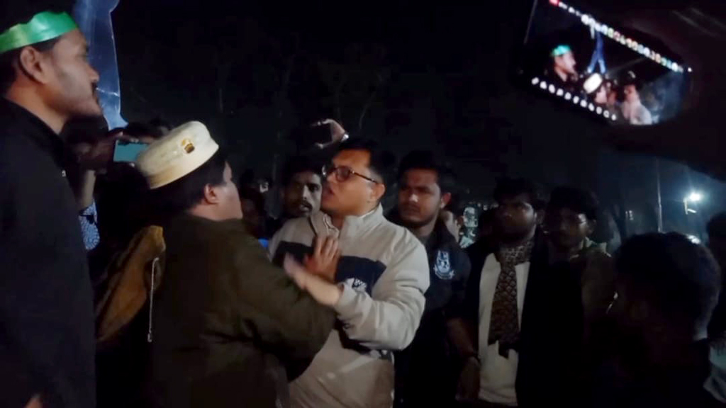 পবিপ্রবিতে শিবিরের মিছিলে ছাত্রদলের বাধা