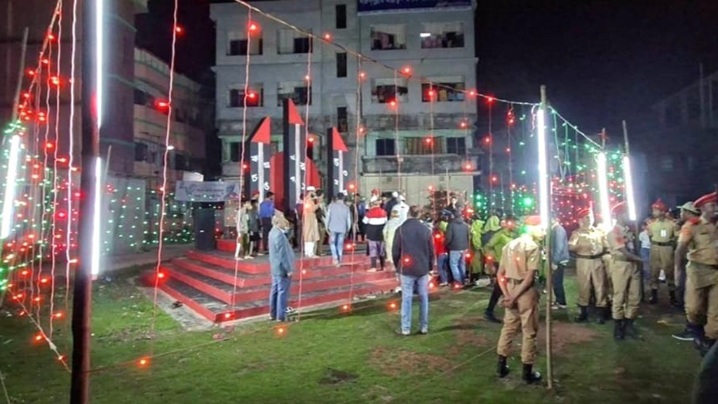 বাউফলে শহীদ মিনারে আলোকসজ্জা, সমালোচনা-আপত্তি