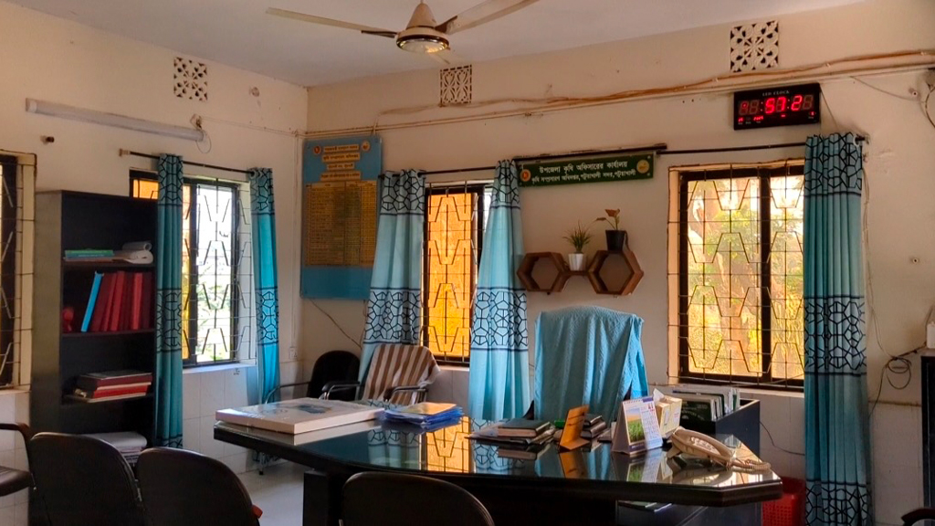 পটুয়াখালীর সরকারি অফিস: ৯টার পরও অফিসে তালা, কর্মকর্তা অনুপস্থিত