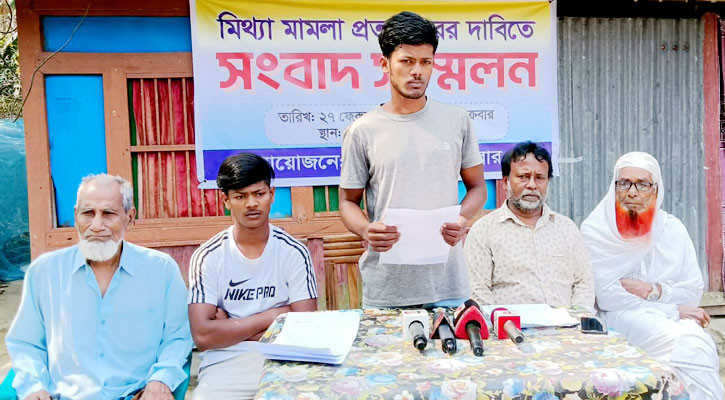 আগৈলঝাড়ায় মিথ্যা মামলায় দুই শিক্ষার্থী পালিয়ে বেড়াচ্ছে