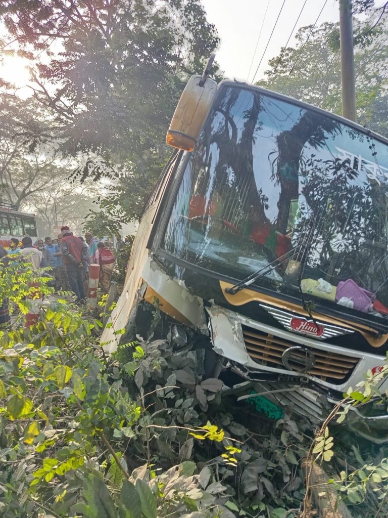 উজিরপুরে বাসচাপায় গ্রামীণ ব্যাংক কর্মকর্তা নিহত