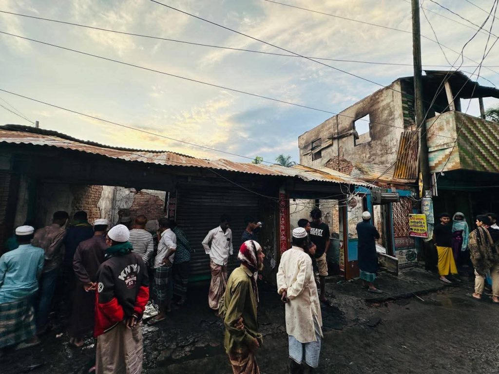 বাউফলে ভয়াবহ অগ্নিকাণ্ডে ২ কোটি টাকার ক্ষয়ক্ষতি