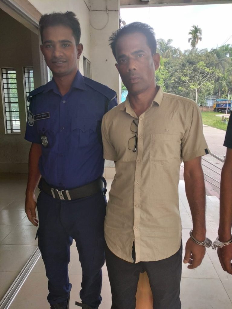 বাউফলে চাঁদাবাজি মামলায় খাদ্যকর্মকর্তা গ্রেফতার
